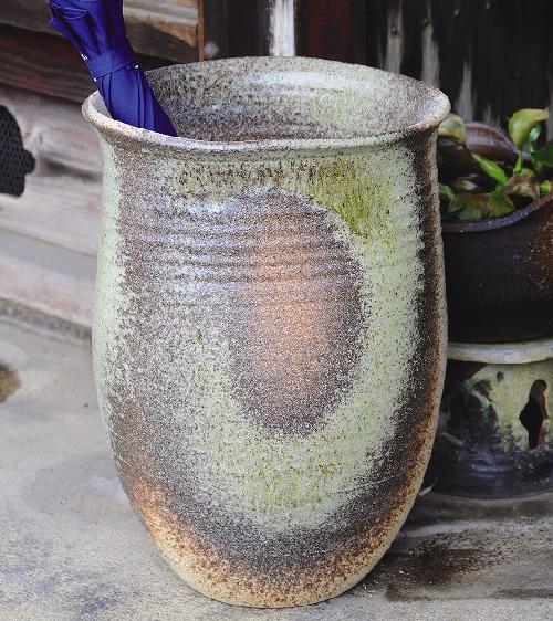 信楽焼 傘立】窯変たわみ傘立