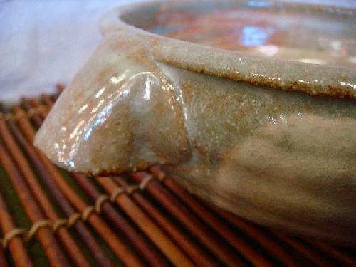 信楽焼 白刷毛目手付鉢