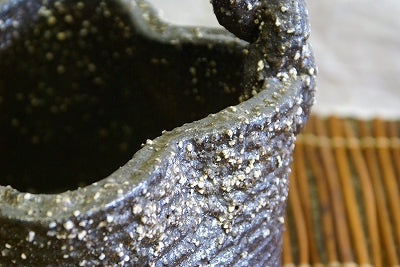 信楽焼 花器 手桶黒砂