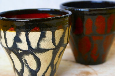 信楽焼 波湯呑(飴釉)