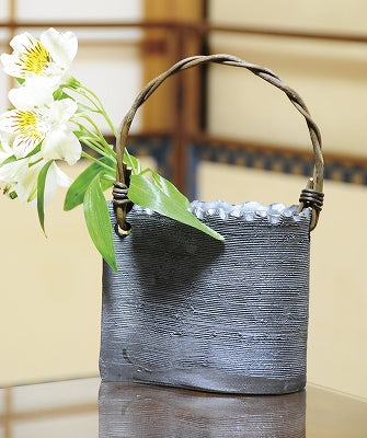 花入　いぶしつる付(信楽焼)