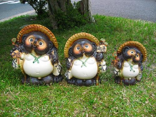 信楽焼　開運たぬき　縁起物　陶器 信楽焼 10号福ひねり狸 たぬき タヌキ 狸 開運 縁起物 可愛い